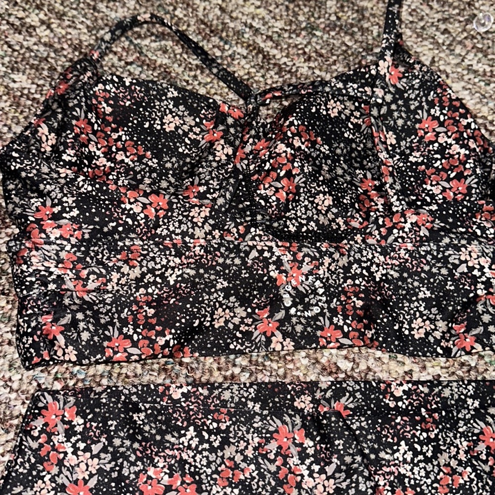 BCBGenetation padded sports bra and leggings. bra size small bottom size medium - Picture 4 of 4